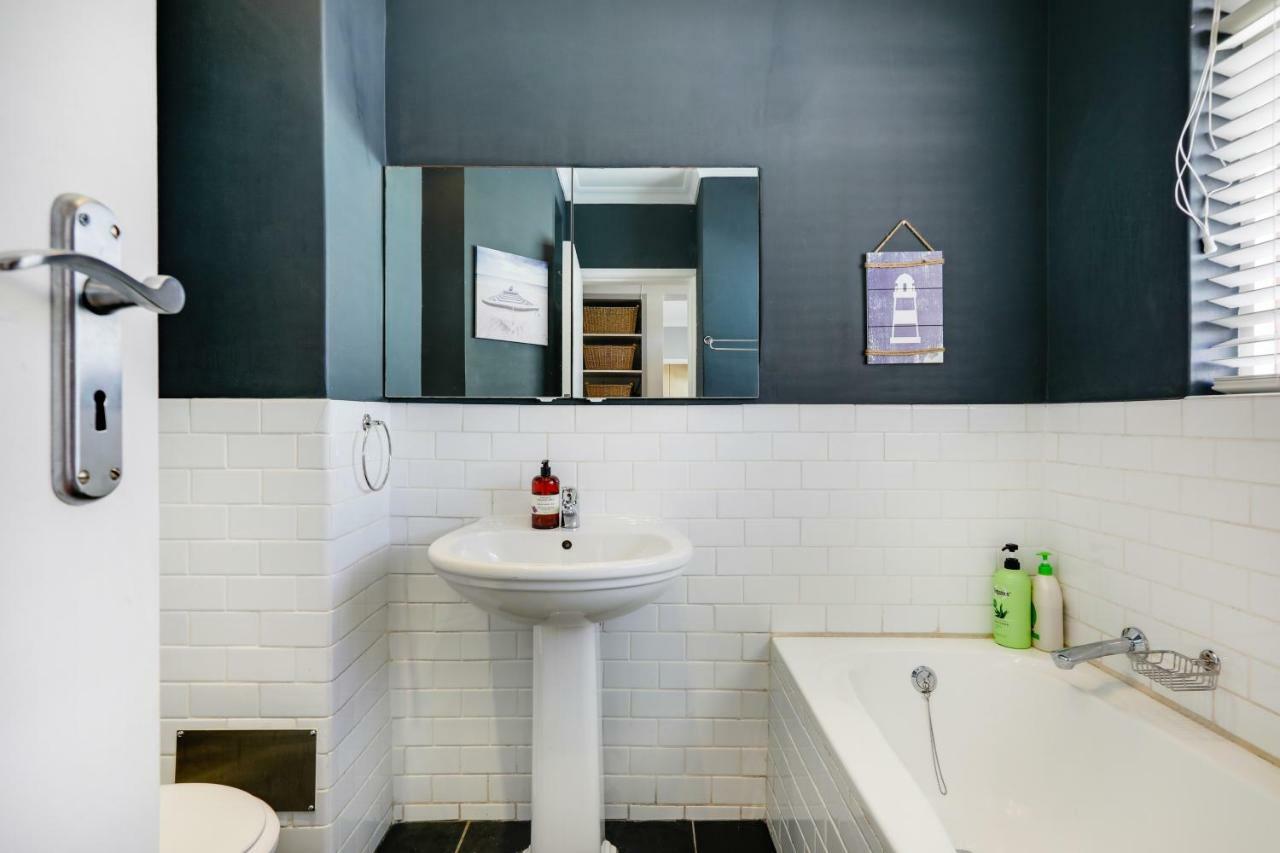 Backup-Powered Bantry Bay View 2 Bed Apartment Κέιπ Τάουν Εξωτερικό φωτογραφία